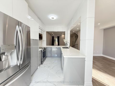 Photo 13 at 44 Craddock Street, Maple, Vaughan