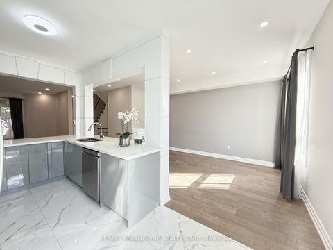 Photo 14 at 44 Craddock Street, Maple, Vaughan