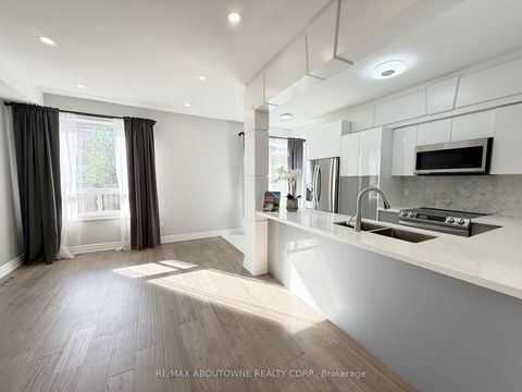 Photo 15 at 44 Craddock Street, Maple, Vaughan