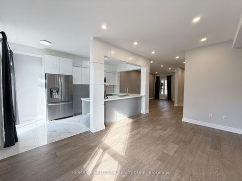 Photo 16 at 44 Craddock Street, Maple, Vaughan