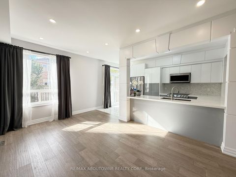 Photo 17 at 44 Craddock Street, Maple, Vaughan