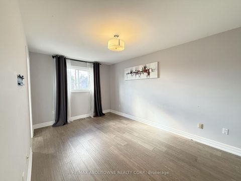 Photo 21 at 44 Craddock Street, Maple, Vaughan