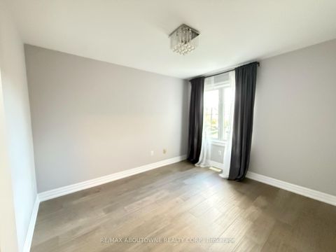 Photo 25 at 44 Craddock Street, Maple, Vaughan