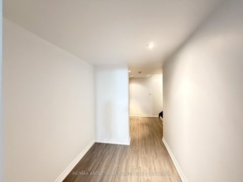 Photo 35 at 44 Craddock Street, Maple, Vaughan