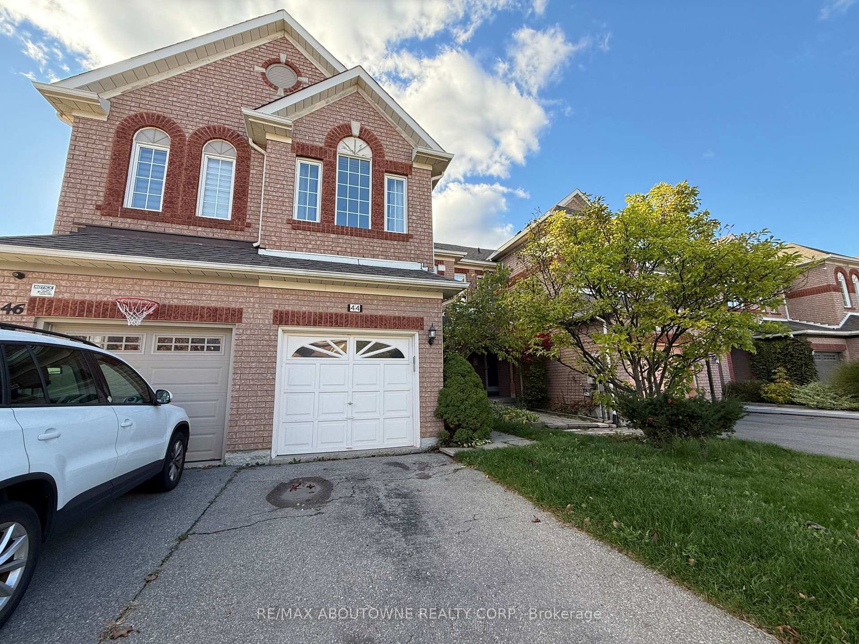 44 Craddock Street, Maple, Vaughan photo number 2