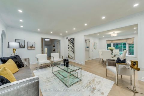 Photo 9 at 170 Cavendish Court, MO Morrison, Oakville