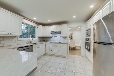 Photo 11 at 170 Cavendish Court, MO Morrison, Oakville