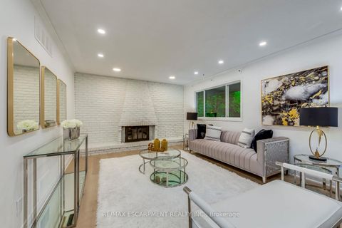 Photo 15 at 170 Cavendish Court, MO Morrison, Oakville