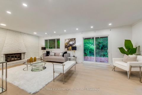 Photo 17 at 170 Cavendish Court, MO Morrison, Oakville