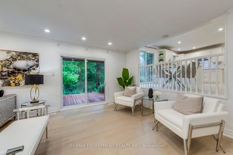 Photo 18 at 170 Cavendish Court, MO Morrison, Oakville