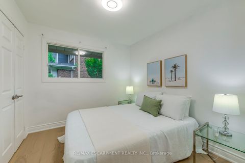 Photo 22 at 170 Cavendish Court, MO Morrison, Oakville