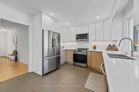 Photo 12 at 11 Artreeva Drive, Bathurst Manor, Toronto