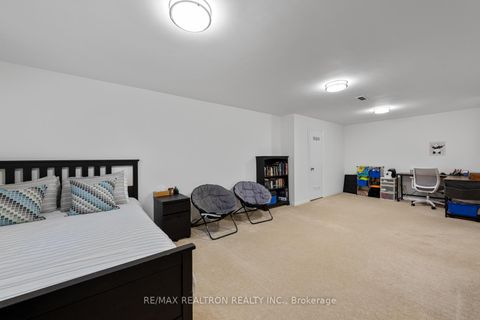 Photo 26 at 11 Artreeva Drive, Bathurst Manor, Toronto