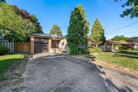 Photo 28 at 11 Artreeva Drive, Bathurst Manor, Toronto