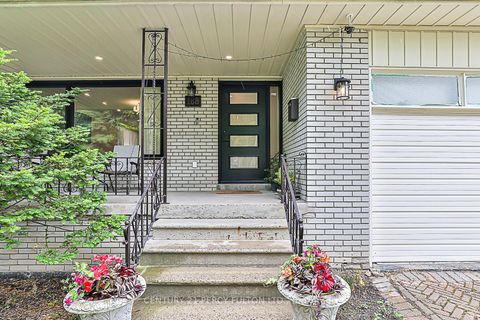 Photo 2 at 168 Ruggles Avenue, Harding, Richmond Hill