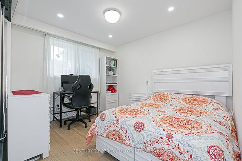 Photo 20 at 168 Ruggles Avenue, Harding, Richmond Hill