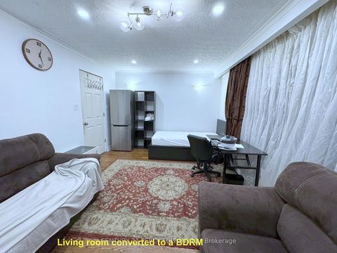 Photo 7 at 272 Conestoga Avenue, Harding, Richmond Hill Photo 7 at 272 Conestoga Avenue, Harding, Richmond Hill