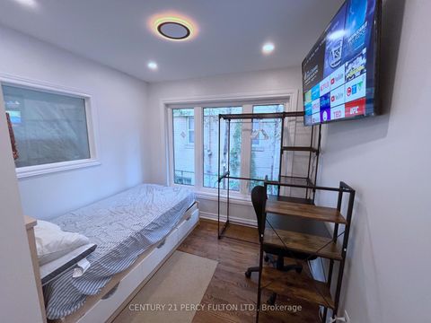 Photo 9 at 272 Conestoga Avenue, Harding, Richmond Hill