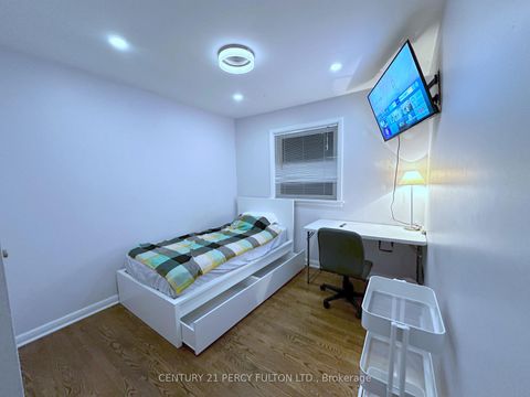 Photo 12 at 272 Conestoga Avenue, Harding, Richmond Hill