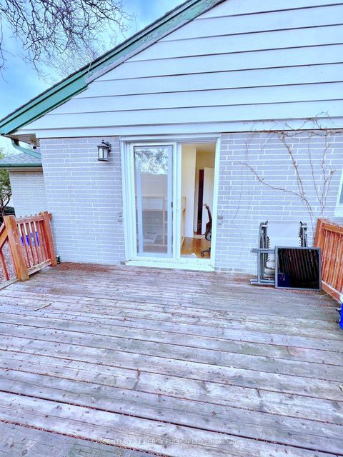 Photo 16 at 272 Conestoga Avenue, Harding, Richmond Hill Photo 16 at 272 Conestoga Avenue, Harding, Richmond Hill