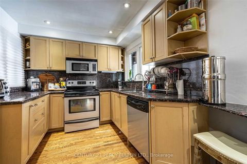 Photo 20 at 272 Conestoga Avenue, Harding, Richmond Hill