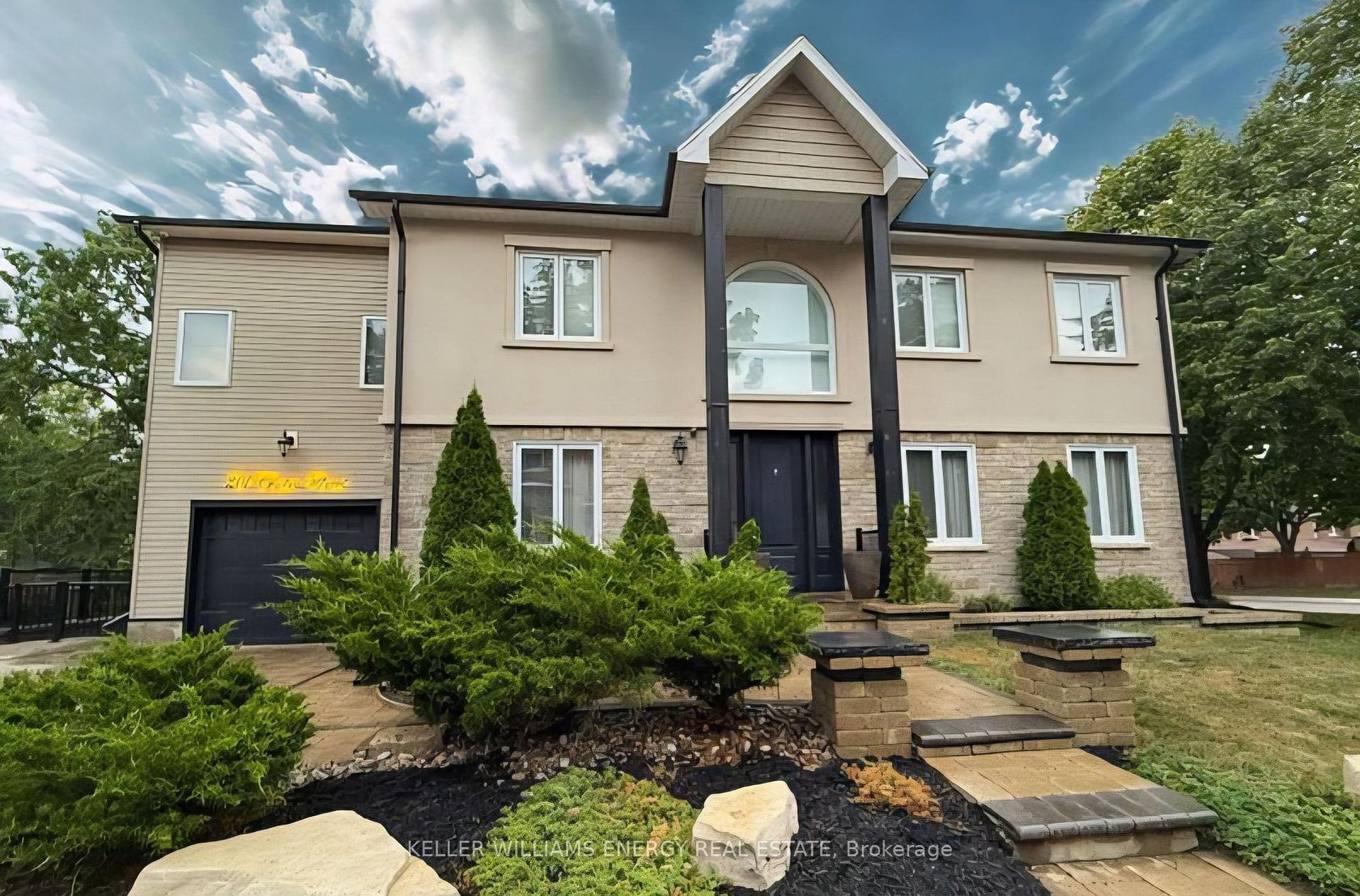 201 Centre Street N, Downtown Whitby, Whitby 