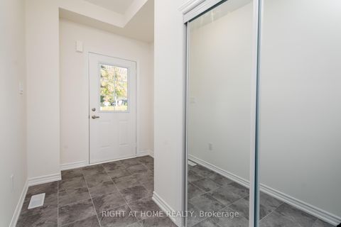 Photo 2 at 19 Ravenscraig Place, Cookstown, Innisfil