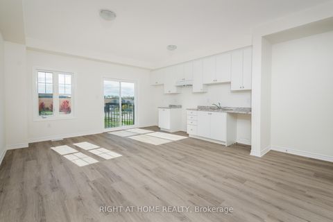 Photo 4 at 19 Ravenscraig Place, Cookstown, Innisfil Photo 4 at 19 Ravenscraig Place, Cookstown, Innisfil