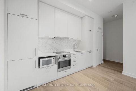 Photo 8 at 105 - 10 Honeycrisp Crescent, Vaughan Corporate Centre, Vaughan