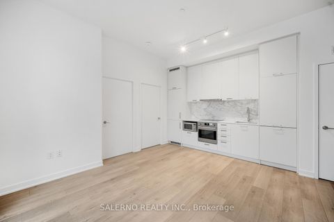 Photo 11 at 105 - 10 Honeycrisp Crescent, Vaughan Corporate Centre, Vaughan