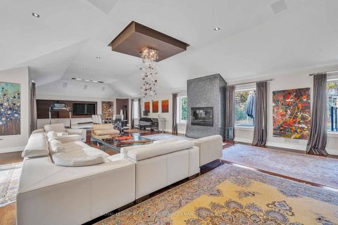 Photo 1 at 36 Old Colony Road, Windfields, Toronto