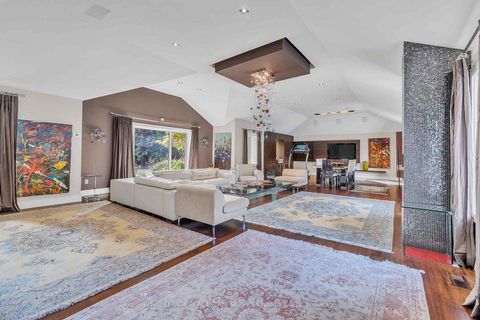 Photo 3 at 36 Old Colony Road, Windfields, Toronto