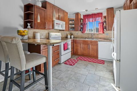 Photo 2 at 10 - 19 Centennial Park Road, West Deane, Toronto