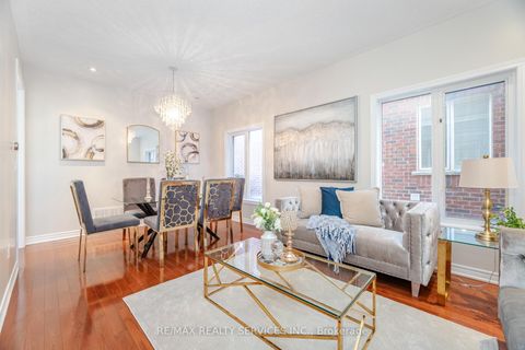 Photo 2 at 71 Ivy Glen Drive, Patterson, Vaughan