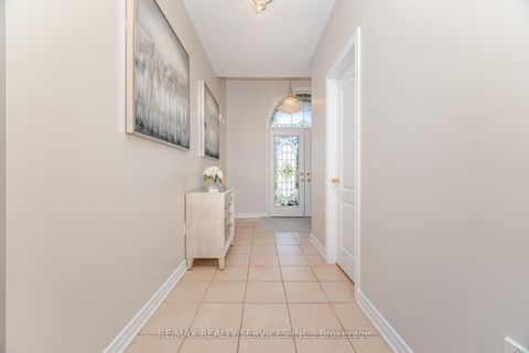 Photo 6 at 71 Ivy Glen Drive, Patterson, Vaughan