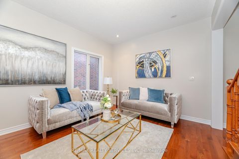 Photo 8 at 71 Ivy Glen Drive, Patterson, Vaughan