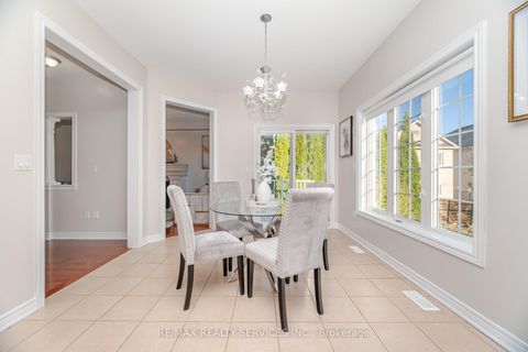 Photo 13 at 71 Ivy Glen Drive, Patterson, Vaughan