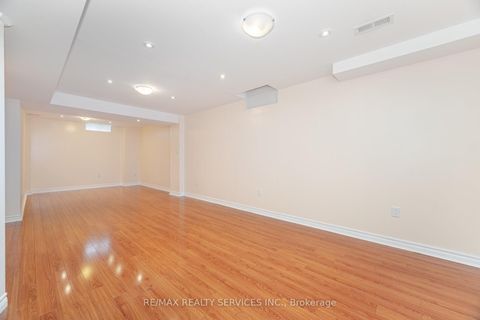 Photo 32 at 71 Ivy Glen Drive, Patterson, Vaughan