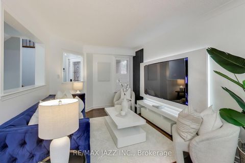 Photo 3 at 9 Maconnachie Place, Bowmanville, Clarington