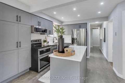 Photo 7 at 9 Maconnachie Place, Bowmanville, Clarington