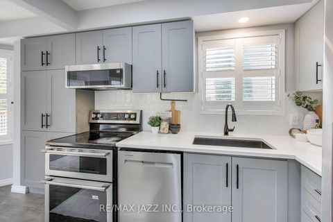 Photo 8 at 9 Maconnachie Place, Bowmanville, Clarington