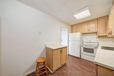 Photo 9 at 1710 - 270 Scarlett Road, Smythe, Toronto