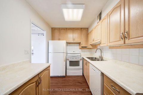 Photo 10 at 1710 - 270 Scarlett Road, Smythe, Toronto