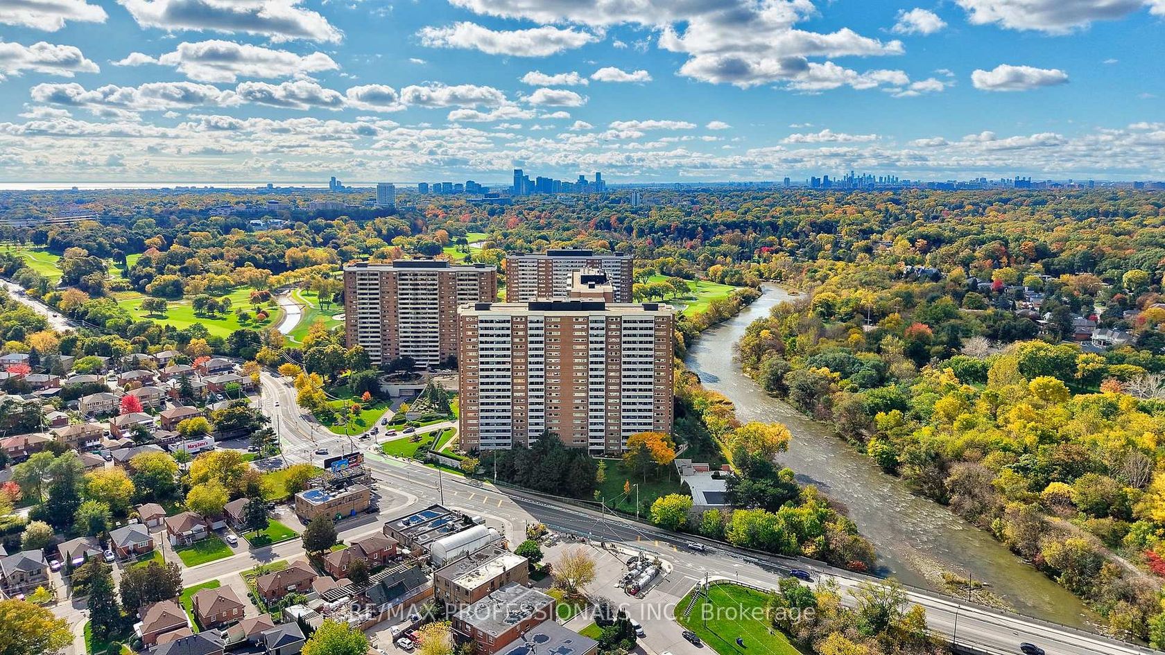 Photo 2 at 1710 - 270 Scarlett Road, Smythe, Toronto Photo 2 at 1710 - 270 Scarlett Road, Smythe, Toronto