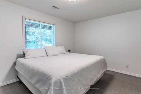 Photo 11 at 51 Golden Eagle Way, Little Lake, Barrie