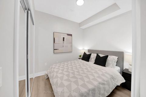 Photo 11 at 623 - 4800 Highway 7 Road, East Woodbridge, Vaughan