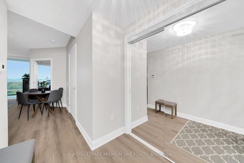 Photo 12 at 623 - 4800 Highway 7 Road, East Woodbridge, Vaughan