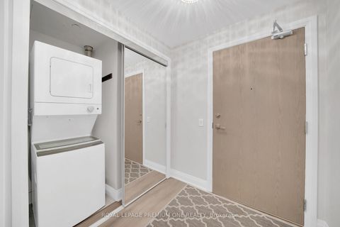 Photo 13 at 623 - 4800 Highway 7 Road, East Woodbridge, Vaughan