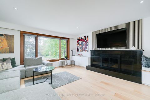 Photo 9 at 4 Aveline Crescent, Bendale, Toronto