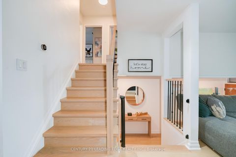 Photo 13 at 4 Aveline Crescent, Bendale, Toronto